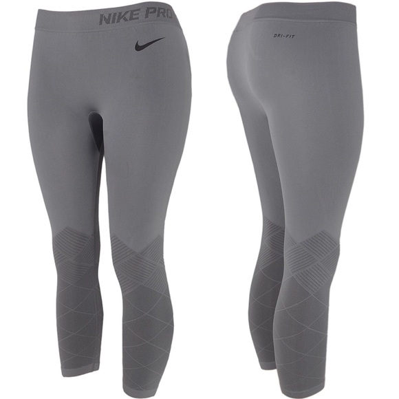 Nike Pants - Price Firm💟Nike PRO Dri-Fit Limitless Capri